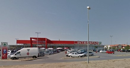 Prodavačica zadarskog Interspara otpuštena zbog dva lista pršuta opet mora na sud